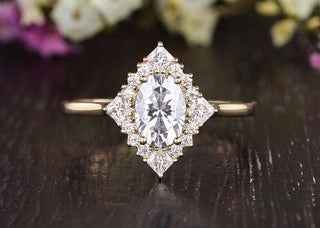 Bague de fiançailles avec diamants Moissanite Halo à grappes ovales de 0,75 ct