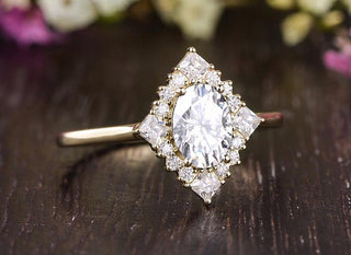 Bague de fiançailles avec diamants Moissanite Halo à grappes ovales de 0,75 ct