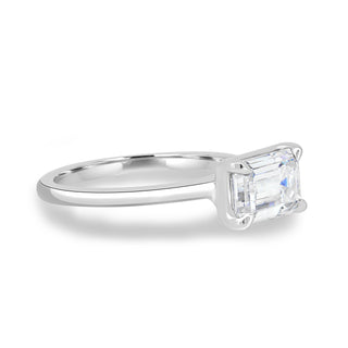 Bague de fiançailles East West en moissanite taille émeraude de 1,60 à 3 ct