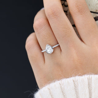 Bague de fiançailles sertie de moissanite en forme de poire de 1,0 ct