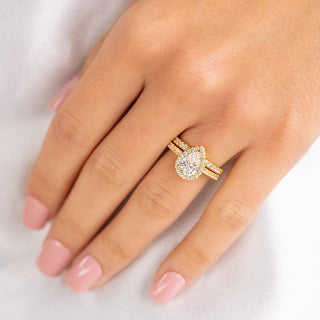 Bague de fiançailles avec halo de diamants et moissanite en forme de poire de 1,33 ct