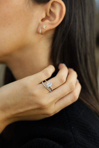 Anillo de compromiso con diamante cultivado en laboratorio D-VS1 con halo oculto de esmeralda de 1,03 ct 