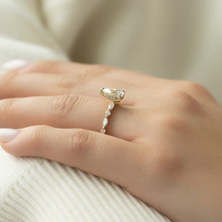 Bague de fiançailles avec halo caché et pavé de diamants CVD taille poire de 1,50 à 3,50 ct