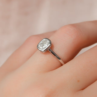 Bague de fiançailles avec halo caché en diamant CVD taille coussin allongé de 2,0 à 4,0 ct