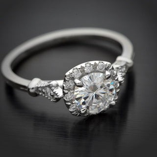 1.1CT Round Cut Vintage Diamond Halo Moissanite Engagement Ring