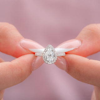 Bague de fiançailles avec diamant halo en moissanite taille poire de 1,33 ct 