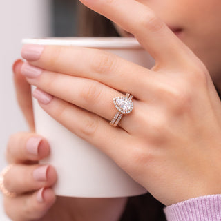 Bague de fiançailles avec diamant halo en moissanite taille poire de 1,33 ct 