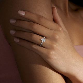 Bague de fiançailles solitaire en moissanite avec halo caché en forme de poire de 1,33 ct 