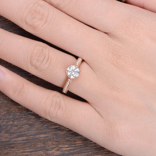 Bague de fiançailles avec diamant solitaire en moissanite à taille ronde de 1,35 ct