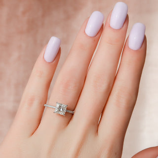 Bague de fiançailles avec halo caché et sertissage pavé de princesse de 1,50 à 3,50 ct