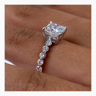 Bague de fiançailles pavée de diamants de laboratoire de 1,5 ct à taille princesse F- VS 