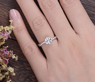 Bague de fiançailles en diamants à pavé torsadé taille ronde de 1,60 ct en moissanite 