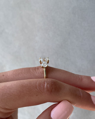 Bague de fiançailles avec diamants ovales de 1,68 ct F/VS2 cultivés en laboratoire 