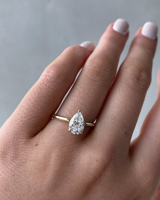 Bague de fiançailles avec diamant solitaire en forme de poire de 1,80 ct E/VS1 de laboratoire 