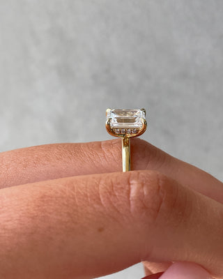 Bague de fiançailles en diamant de laboratoire E/VS2 avec halo caché en émeraude de 1,86 ct 