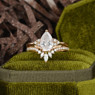 1.50ct Pear Cut Moissanite Vintage Style Bridal Ring Sets in 18K Gold