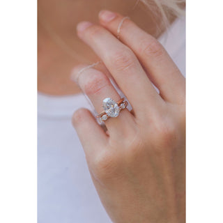 Bague de fiançailles solitaire en diamant et moissanite ovale allongée de 4,0 ct