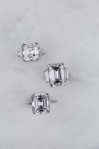 Bague de fiançailles Asscher à trois pierres en moissanite de 4,10 ct