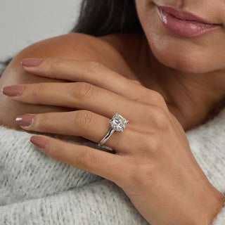 Anillo de compromiso solitario con diamante de moissanita en talla cojín de 2,5 quilates para mujer