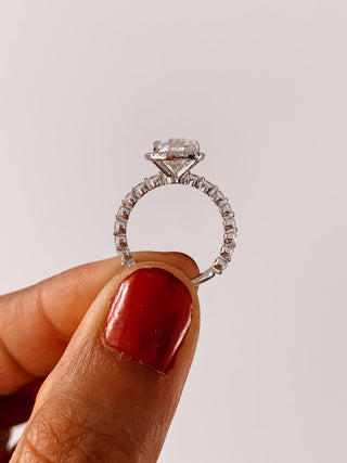 Anillo de compromiso con engaste pavé de halo de diamantes CVD en forma de pera de 1,93 a 2,93 quilates