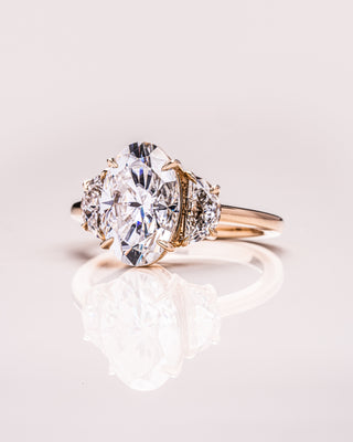 Bague de fiançailles à trois pierres avec diamants ovales G/VS2 CVD de 2,0 à 4,0 ct