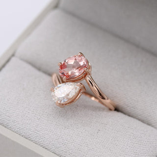 Anillo de compromiso abierto con dos piedras de moissanita en forma de pera y óvalo rosa de 1,77 ct para mujer