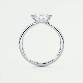 Bague de fiançailles solitaire en moissanite en forme de trillion de 1,44 ct