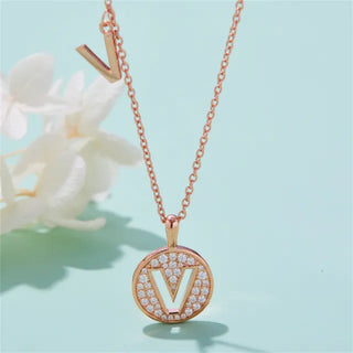 Collier avec diamants et moissanite en forme de lettre « V » pour femme