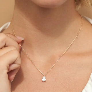 Collier solitaire en moissanite en forme de poire de 0,25 à 1,0 ct