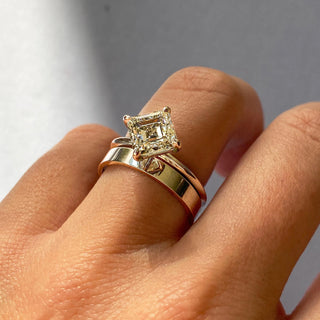 Anillo de compromiso solitario de moissanita en forma Asscher de 2,03 quilates