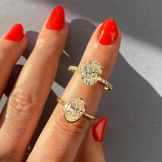 Bague de fiançailles avec solitaire pavé de moissanite à taille ovale de 1,91 ct