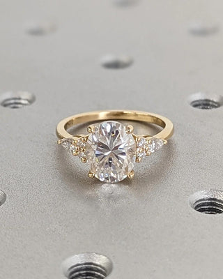 Bague de fiançailles avec diamants ovales CVD de 1,50 à 3,50 ct