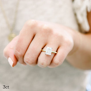 Anillo de compromiso solitario con diamante de moissanita y halo oculto radiante de 3,0 ct