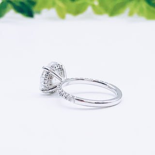 Bague de fiançailles avec halo caché en diamant et moissanite ronde de 1,85 ct