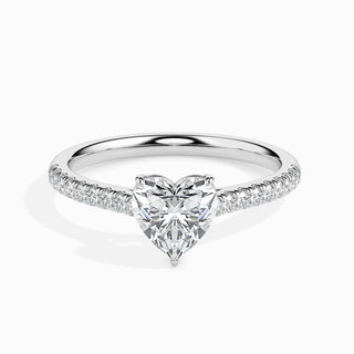 Anillo de compromiso con pavé de diamantes en forma de corazón de 1 ct con diamantes en forma de V