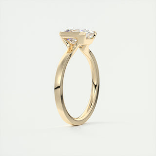 Anillo de compromiso con bisel medio de diamantes y moissanita Asscher East West de 2 quilates en oro amarillo de 14 quilates