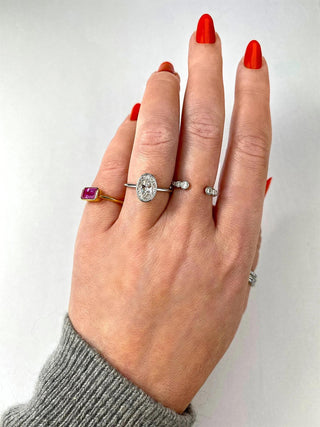 Bague de fiançailles avec solitaire en diamant ovale de 1,0 à 3,0 ct de style lunette