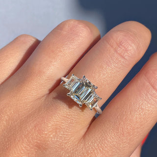 Bague de fiançailles 3 pierres avec diamant émeraude de 1,0 à 3,0 ct