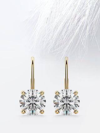 Pendientes de diamantes Renee con moissanita de talla redonda en oro de 14 quilates