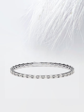 Bracelet tennis en or blanc 14 carats avec diamants et moissanite taille émeraude