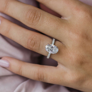 Bague de fiançailles solitaire ovale de 3,40 ct avec halo caché et pavé