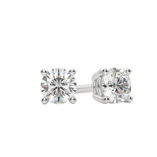 Boucles d'oreilles à tige solitaire en moissanite à taille ronde de 0,50 TCW à 1,0 TCW