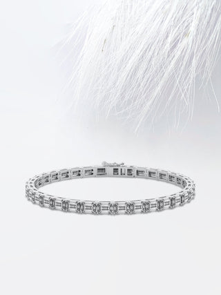 Bracelet de tennis en diamants Moissanite taille émeraude de 7,0 ct pour femme