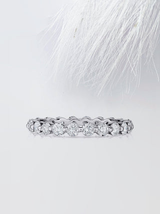 Alliance de mariage en diamant à griffes simples et moissanite à taille ronde pour elle 