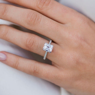 Bague de fiançailles en moissanite taille Ascher avec halo caché de 2,30 ct