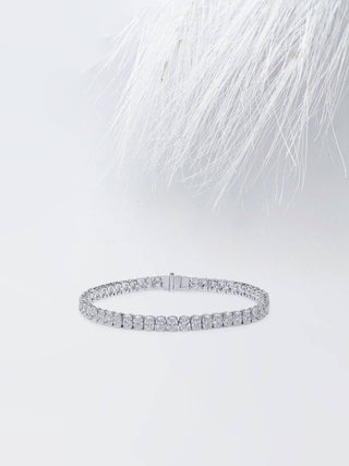 Bracelet tennis en or blanc avec diamants et moissanite à taille ovale pour elle