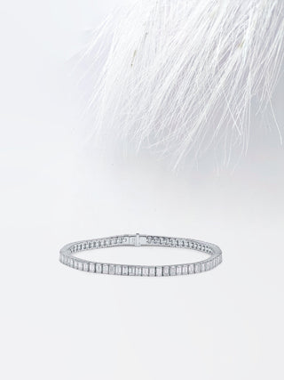 Bracelet tennis en or blanc avec diamants et moissanite taille émeraude pour elle