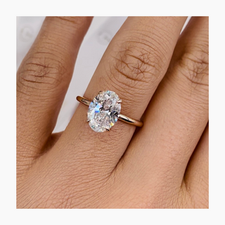 Bague de fiançailles avec halo de diamants ovale caché de 2,50 ct