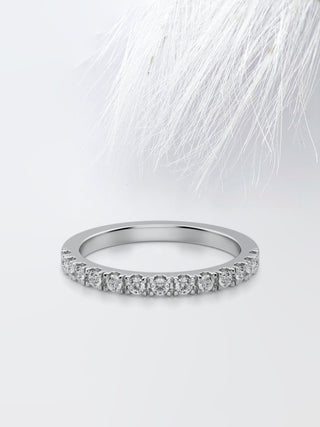 Alliance de mariage en demi-éternité avec diamants et moissanite à coupe ronde 