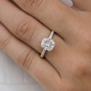 Bague de fiançailles en moissanite avec halo caché et pavé de 2,0 ct